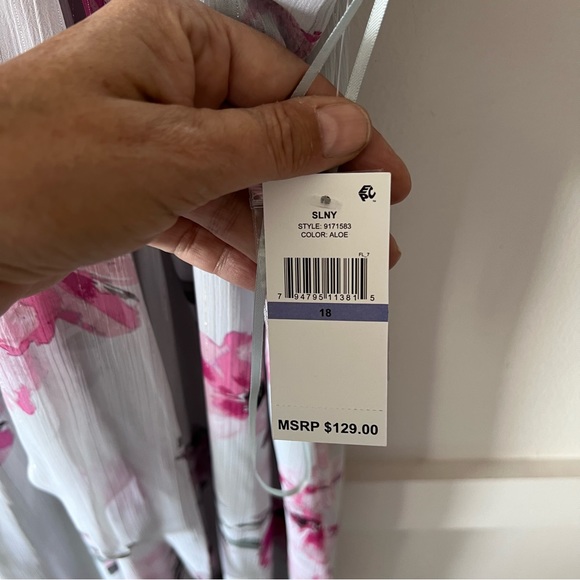 Full length beaded neck; Halter Chiffon Sleeveless Dress- Size:18 -wedding - Picture 10 of 11